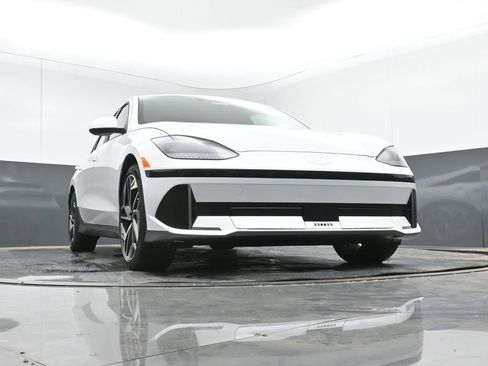 New 2025 Hyundai Ioniq 6 SEL RWD image 16