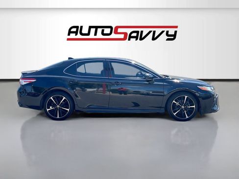 Used 2020 Toyota Camry XSE FWD image 8