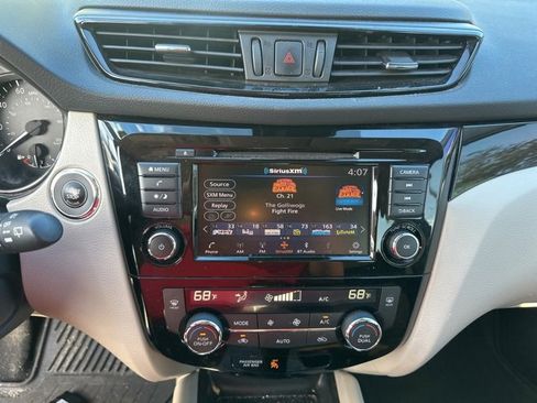 Used 2020 Nissan Rogue Sport SV image 24