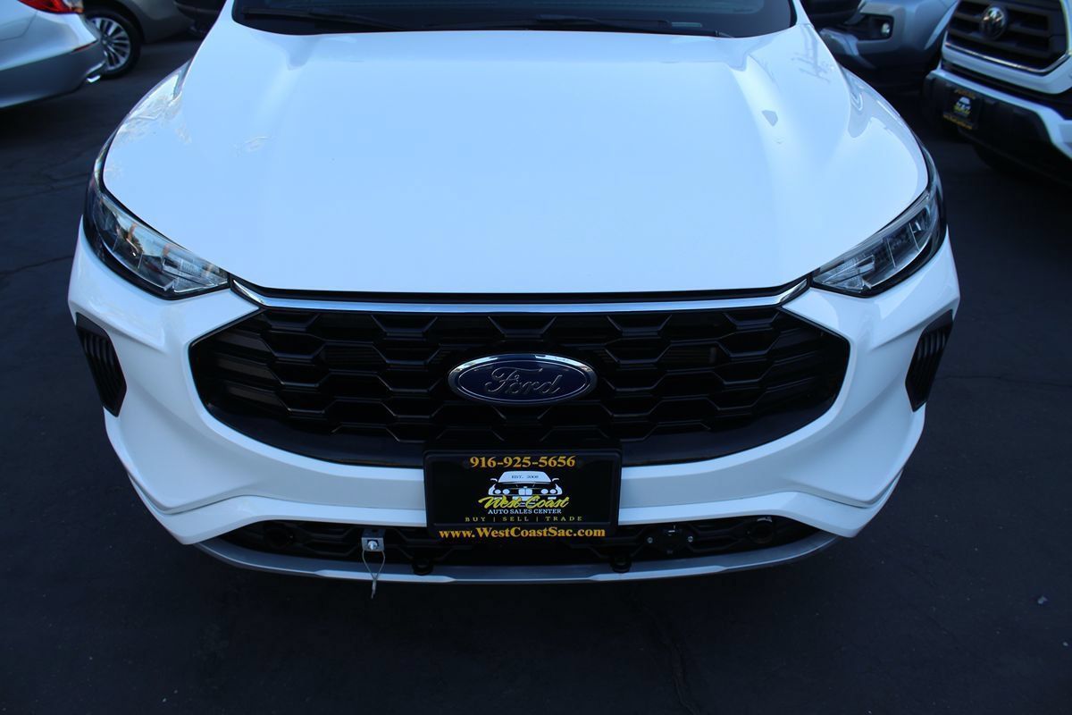 Used 2024 Ford Escape ST-Line w/ Equipment Group 301A FWD image 9