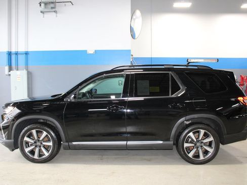 Used 2024 Honda Pilot Touring image 10