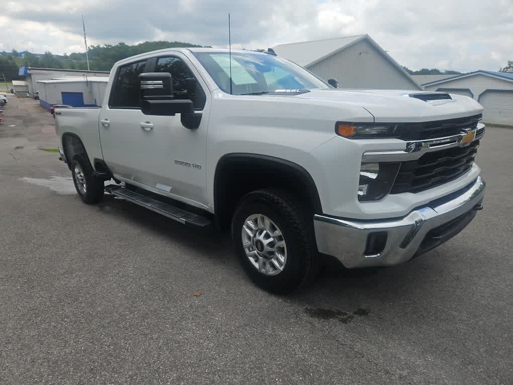 Used 2025 Chevrolet Silverado 2500 LT w/ Convenience Package AWD/4WD image 7