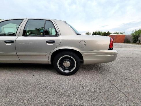 Used 2011 Ford Crown Victoria Police Interceptor w/ Comfort & Convenience Group image 20