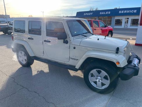 Used 2011 Jeep Wrangler Unlimited Sahara w/ Connectivity Group AWD/4WD image 1