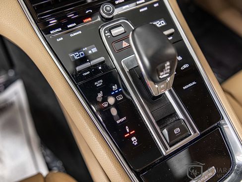 Used 2018 Porsche Panamera 4 AWD/4WD image 30