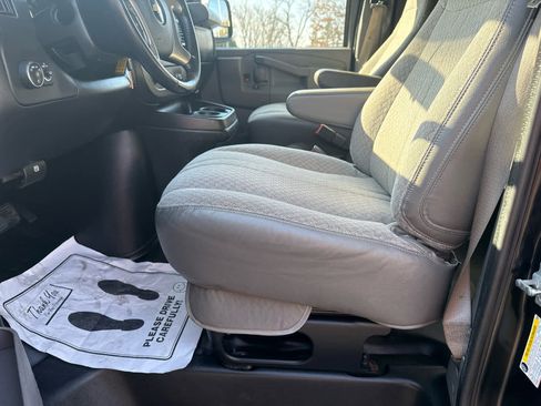 Used 2018 Chevrolet Express 2500 LS w/ Driver Convenience Package image 11