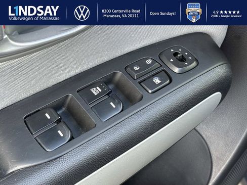 Used 2016 Kia Soul Base image 17