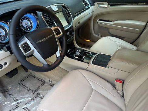 Used 2014 Chrysler 300 image 10