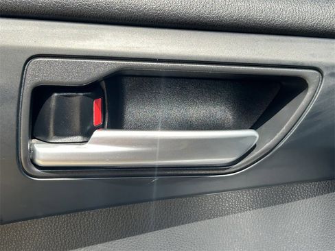 Certified 2023 Toyota Highlander XLE image 18