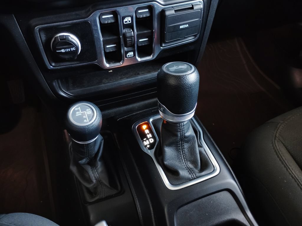 Used 2023 Jeep Wrangler Unlimited AWD/4WD image 31