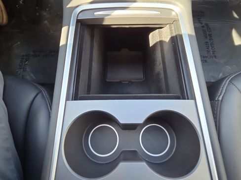 Used 2023 Tesla Model 3 Standard Range image 19