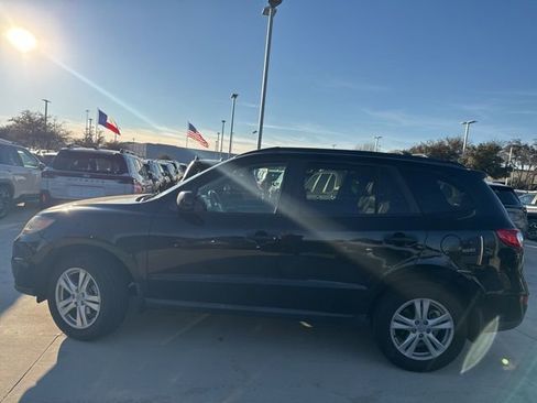 Used 2011 Hyundai Santa Fe SE image 5