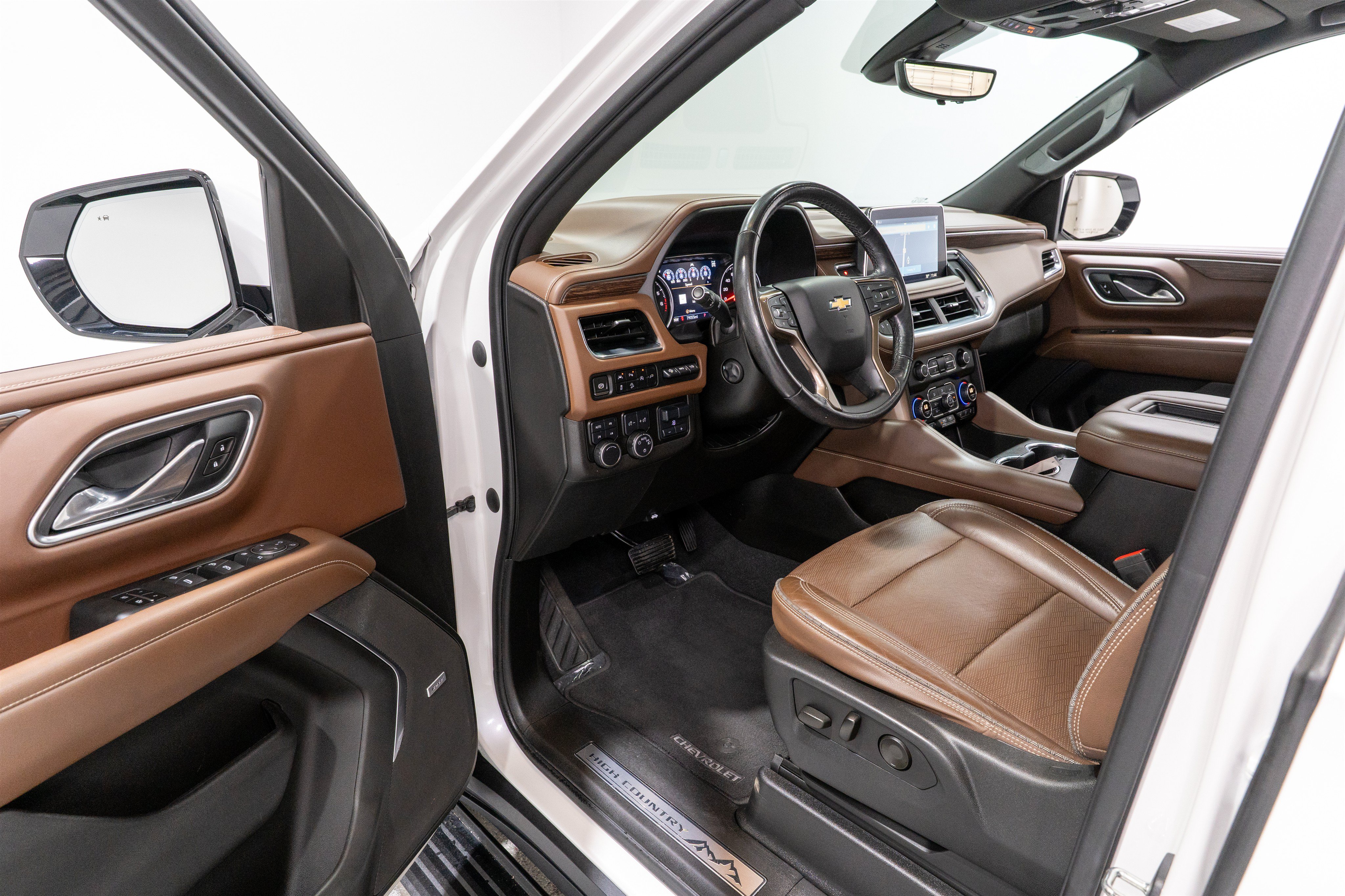 Used 2021 Chevrolet Suburban High Country w/ Premium Package AWD/4WD image 13