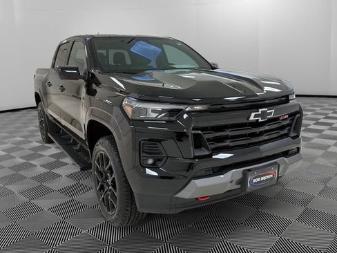 Certified 2024 Chevrolet Colorado Z71 w/ LPO, Dark Essentials Package AWD/4WD image 7