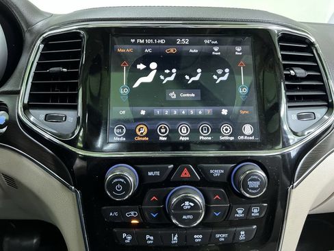Used 2020 Jeep Grand Cherokee Summit AWD/4WD image 24
