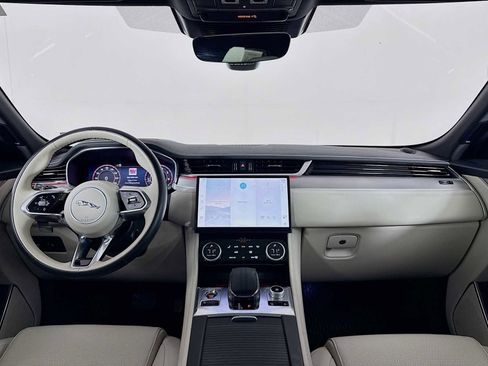 Used 2024 Jaguar F-PACE R-Dynamic S image 22