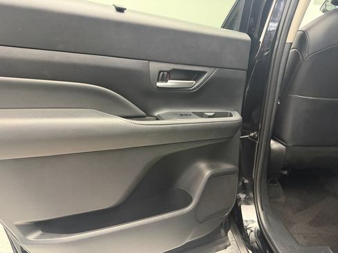 Used 2025 Toyota Grand Highlander AWD image 33