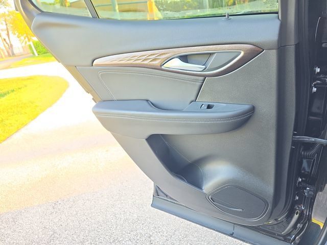 Certified 2023 Buick Envision Avenir AWD/4WD image 10