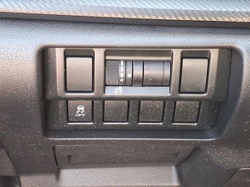 Used 2018 Subaru Crosstrek 2.0i Premium AWD/4WD image 21