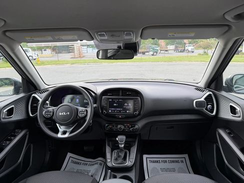 Used 2023 Kia Soul LX w/ Option Group 015 FWD image 16