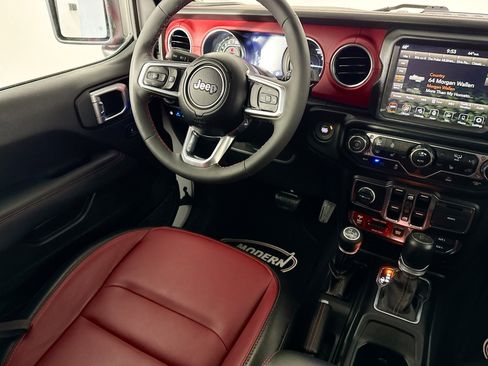 Used 2023 Jeep Wrangler Unlimited Rubicon 4xe AWD/4WD image 29
