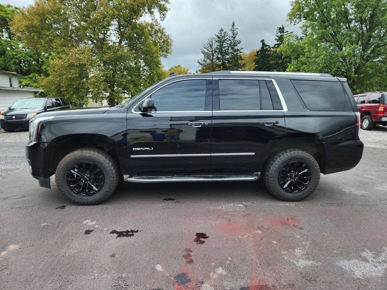 Used 2015 GMC Yukon Denali w/ Touring Package AWD/4WD image 2