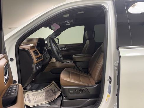 Used 2024 Chevrolet Suburban High Country image 13