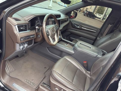 Used 2021 GMC Yukon Denali w/ Denali Premium Package image 12