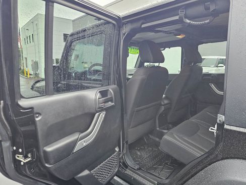 Used 2016 Jeep Wrangler Unlimited Rubicon w/ Connectivity Group AWD/4WD image 20