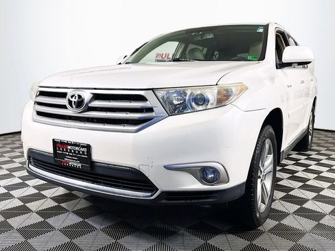 Used 2011 Toyota Highlander Limited w/ Tow Pkg image 3