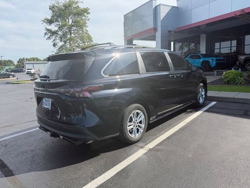 Used 2023 Toyota Sienna XLE Woodland Edition AWD/4WD image 7