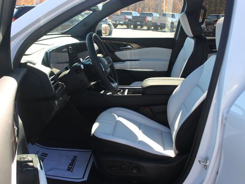 New 2026 Chevrolet Traverse High Country w/ LPO, Floor Liner Package image 12