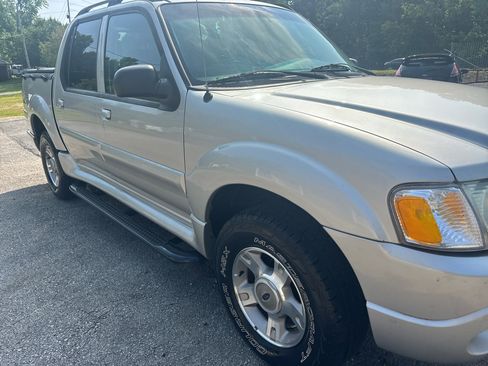 Used 2004 Ford Explorer Sport Trac 2WD image 5