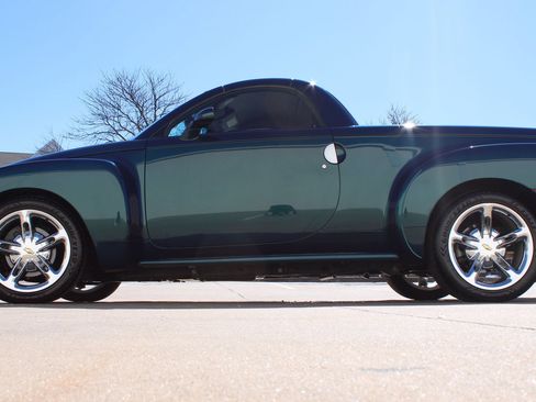 Used 2005 Chevrolet SSR w/ Preferred Equipment Group image 7