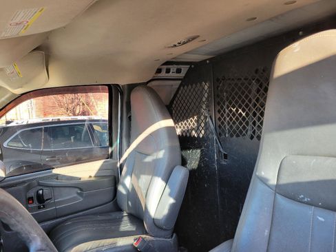 Used 2015 Chevrolet Express 2500 image 9