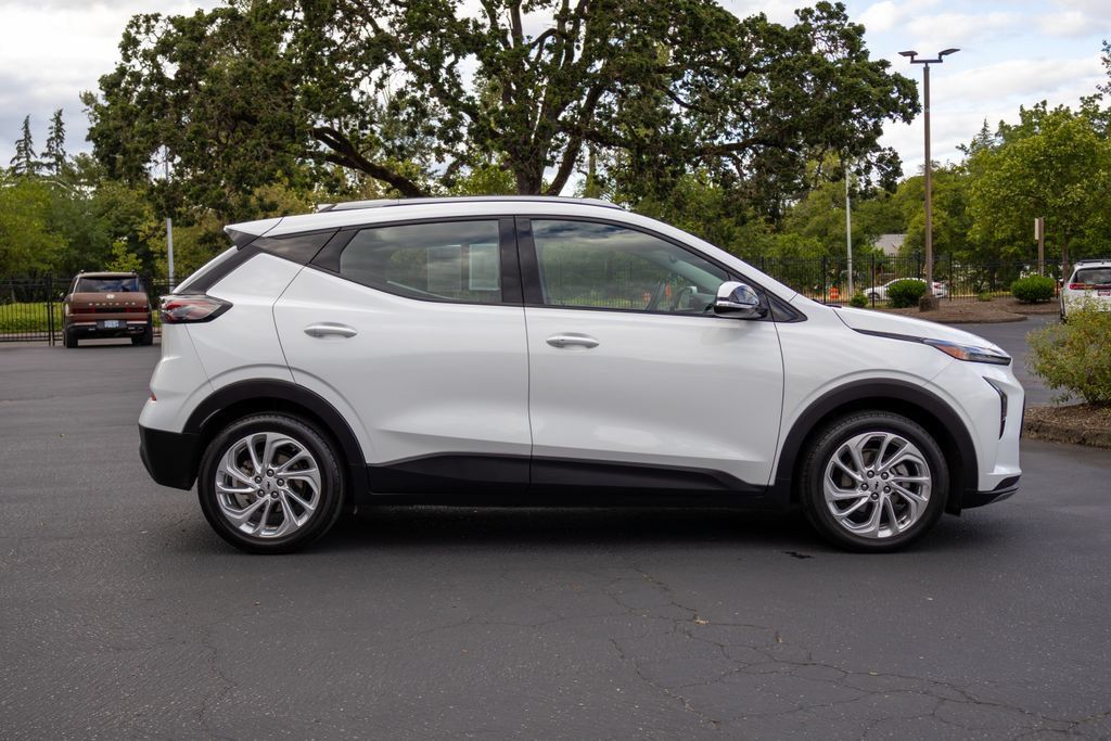 Used 2023 Chevrolet Bolt EUV LT FWD image 6