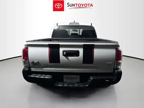 Used 2017 Toyota Tacoma Limited w/ Tow Package AWD/4WD image 5