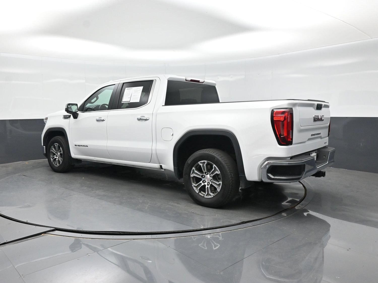 Used 2026 GMC Sierra 1500 SLT RWD image 4