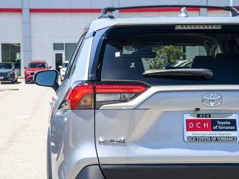 Used 2025 Toyota RAV4 LE AWD/4WD image 6