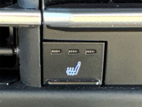 Used 2023 Toyota Sienna XLE image 29