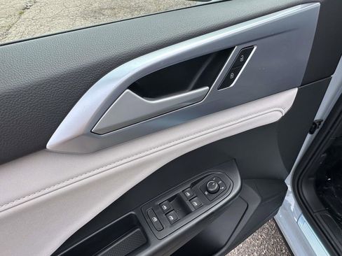New 2026 Volkswagen Taos SE FWD image 13