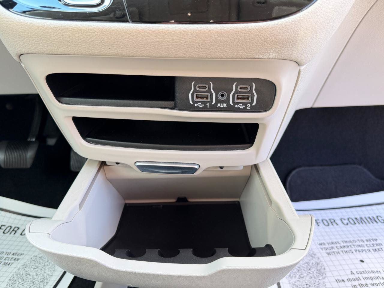 Used 2024 Chrysler Pacifica Limited FWD image 61