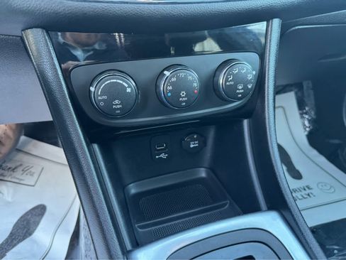 Used 2012 Chrysler 200 Limited image 24