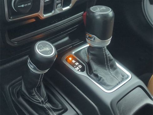 Used 2022 Jeep Wrangler Unlimited Sahara w/ Cold Weather Group image 21