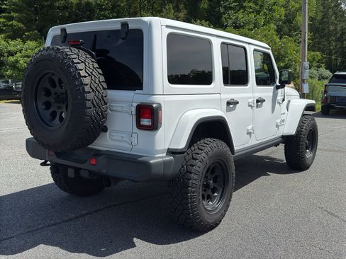 Used 2019 Jeep Wrangler Unlimited Sahara w/ Cold Weather Group AWD/4WD image 15