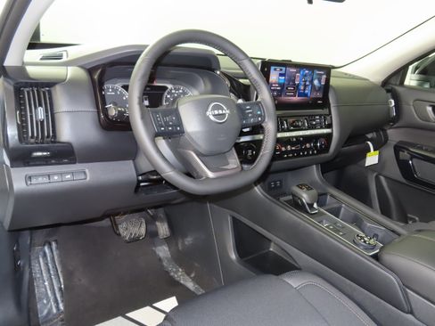 New 2026 Nissan Pathfinder SV image 19