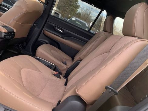 Used 2024 Toyota Grand Highlander MAX Platinum image 10