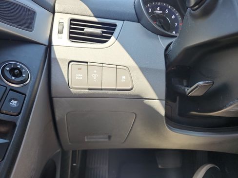 Used 2015 Hyundai Elantra SE w/ Option Group 02 FWD image 28