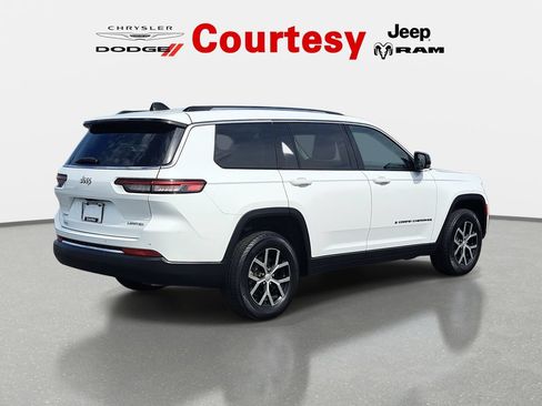 Certified 2023 Jeep Grand Cherokee L Limited AWD/4WD image 3
