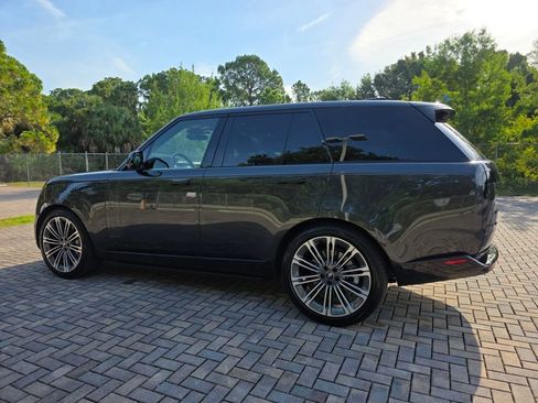 Used 2024 Land Rover Range Rover SE AWD/4WD image 9